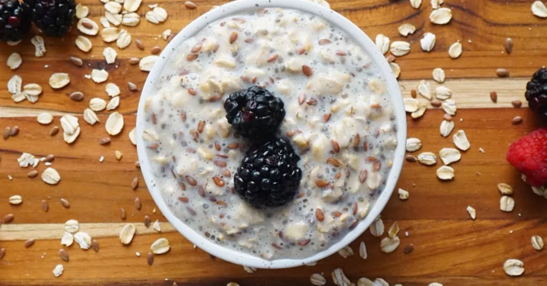 Owsianka z płatków orkiszowych to przepis na zdrowy start dnia?