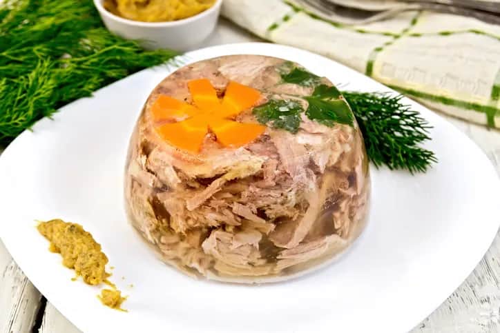 Galaretka drobiowa w uroczych foremkach: Tradycyjny smak w nowoczesnej formie