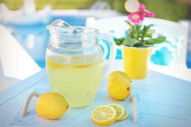 Lemoniada marakuja to orzeźwiający napój na letnie dni w słońcu!