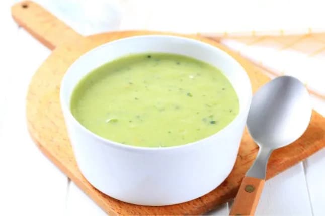 Prosta zupa brokułowa dla dzieci, którą pokochają nawet niejadki!