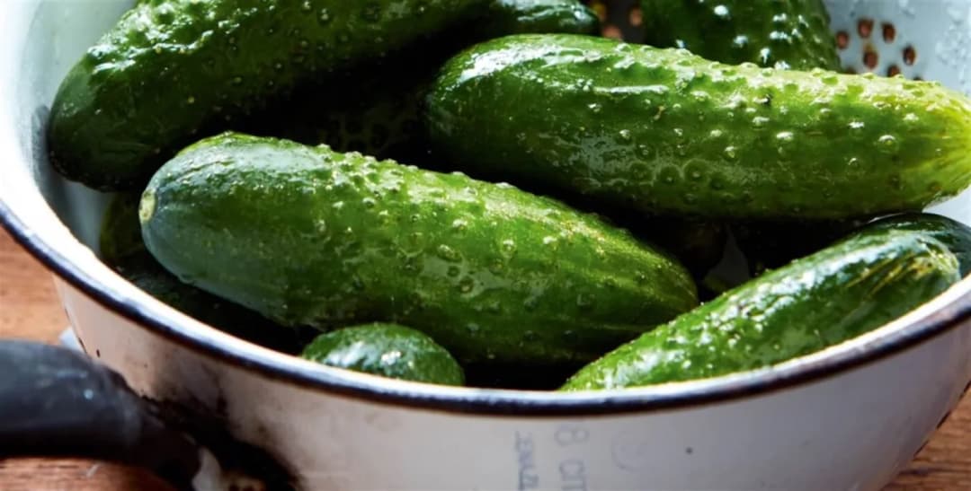 Ile się kisi ogórki? Dowiedz się, jak długo czekać na smakowite efekty
