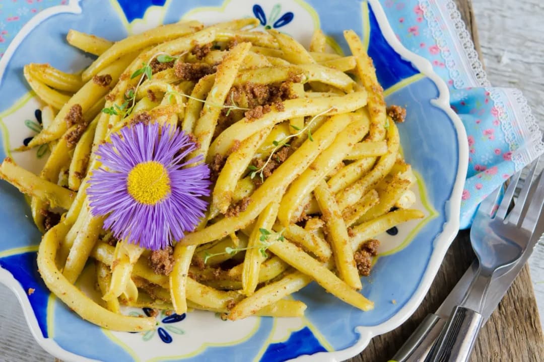 Jak zrobić fasolkę szparagową z bułką tartą - prosty przepis na smaczne danie