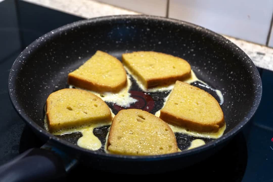 Jak zrobić chleb w jajku - prosta receptura, która zachwyci każdego