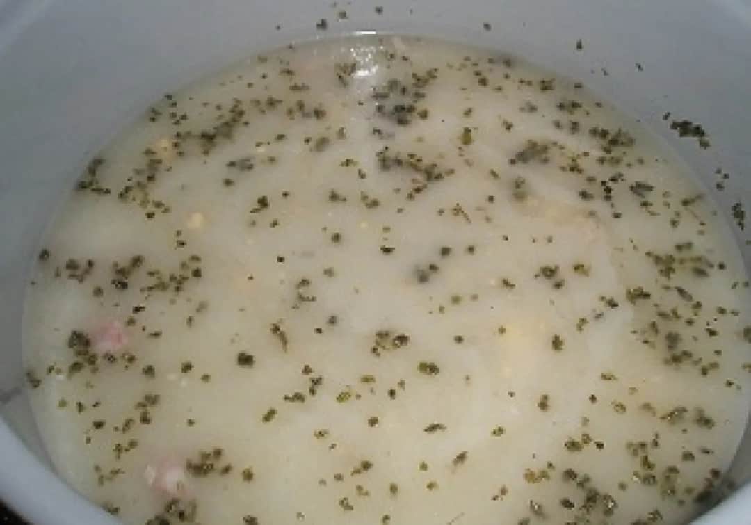 Barszcz biały na golonce: Tradycyjny przepis krok po kroku