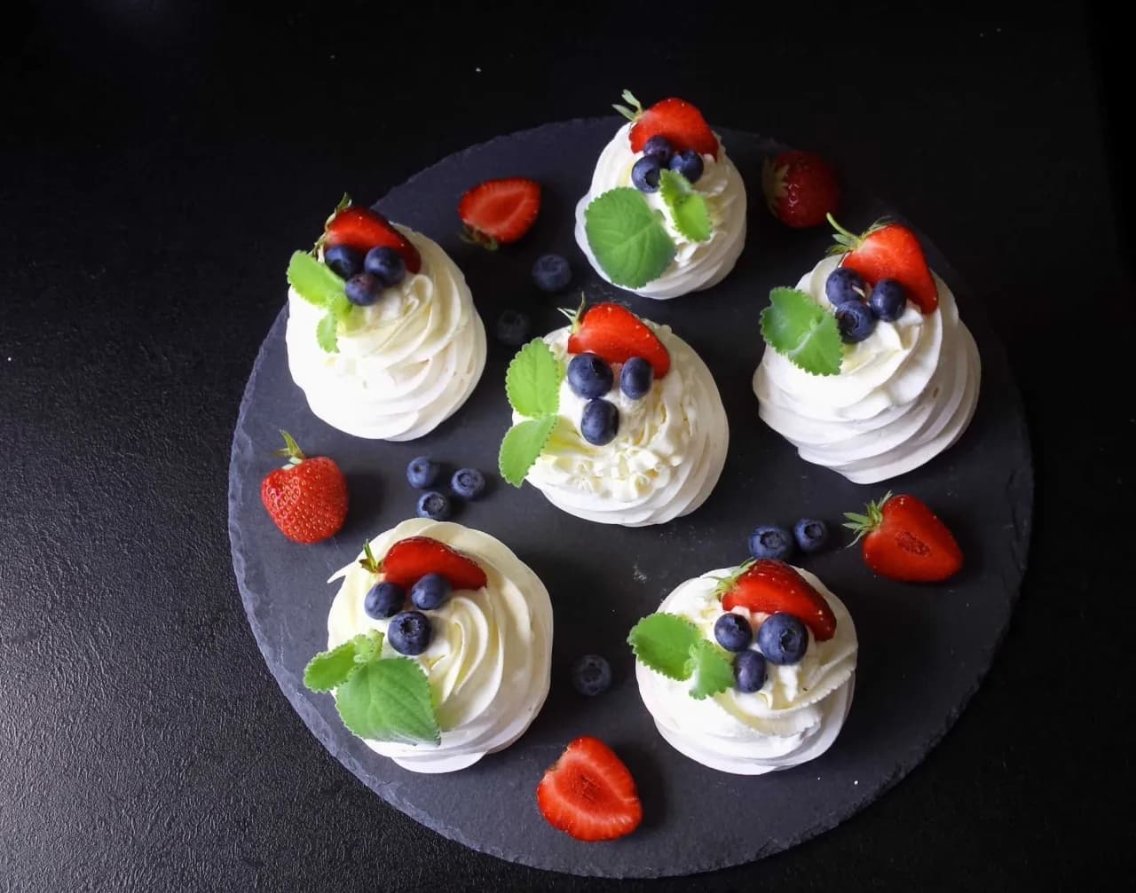 Mini pavlova i jej cena! Pyszny smak, który zaskoczy Twoje zmysły