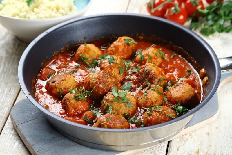 Gotowane mięso w sosie własnym krzyżówka - Jak przyrządzić?