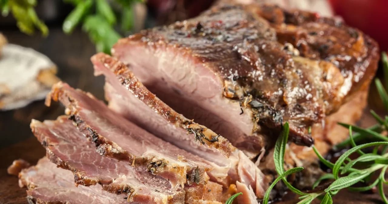 Jak zamarynować karkówkę do piekarnika, aby była soczysta i aromatyczna