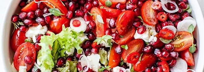 Dlaczego sałatka z granatem i fetą wywołuje taką eksplozję smaków?