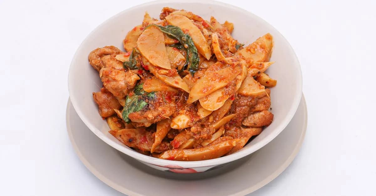 Zanurz się w smaku Tajlandii z kurczakiem w zielonym curry na obiad