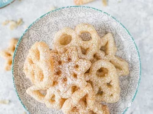 Jakie są tajemnice przygotowywania rozetek w foremkach? Poradnik