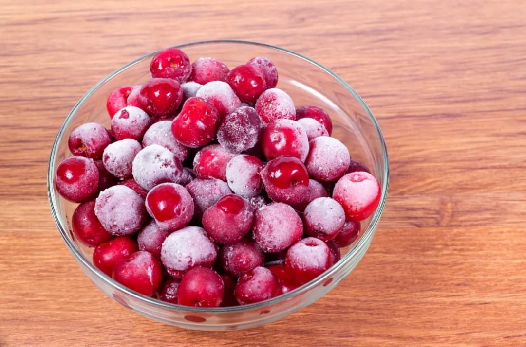 Czy można mrozić czereśnie z pestkami? Odkryj plusy i minusy mrożenia