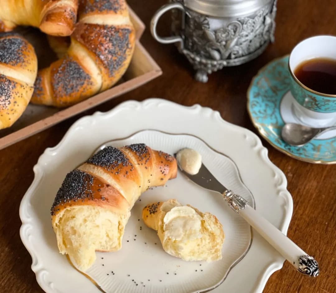 Jak zrobić idealny rogal maślany, który oczaruje Twoich gości? Rady