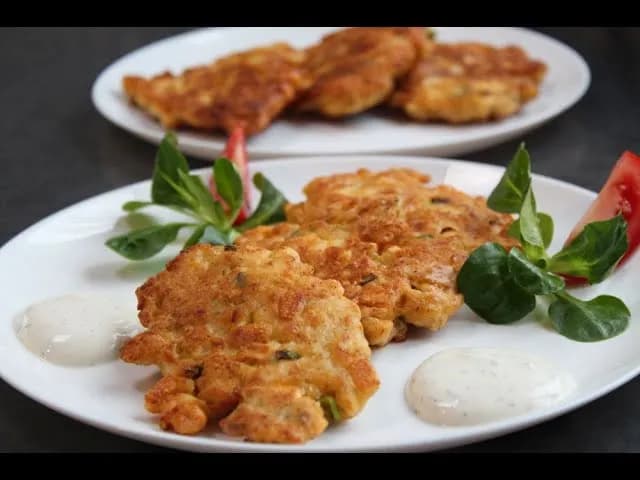 Jak zrobić placki z kurczakiem i pieczarkami, które są hitem przyjęć?