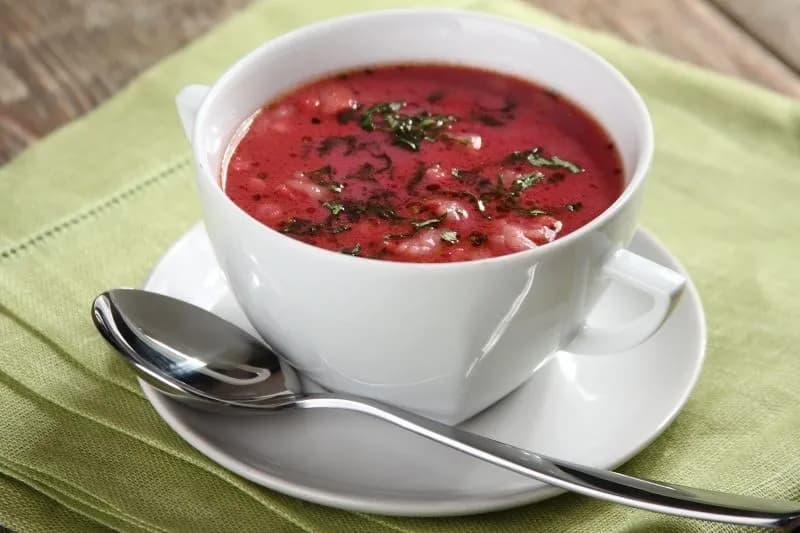 Barszcz czerwony z koncentratu: Przepis na tradycyjny polski smak