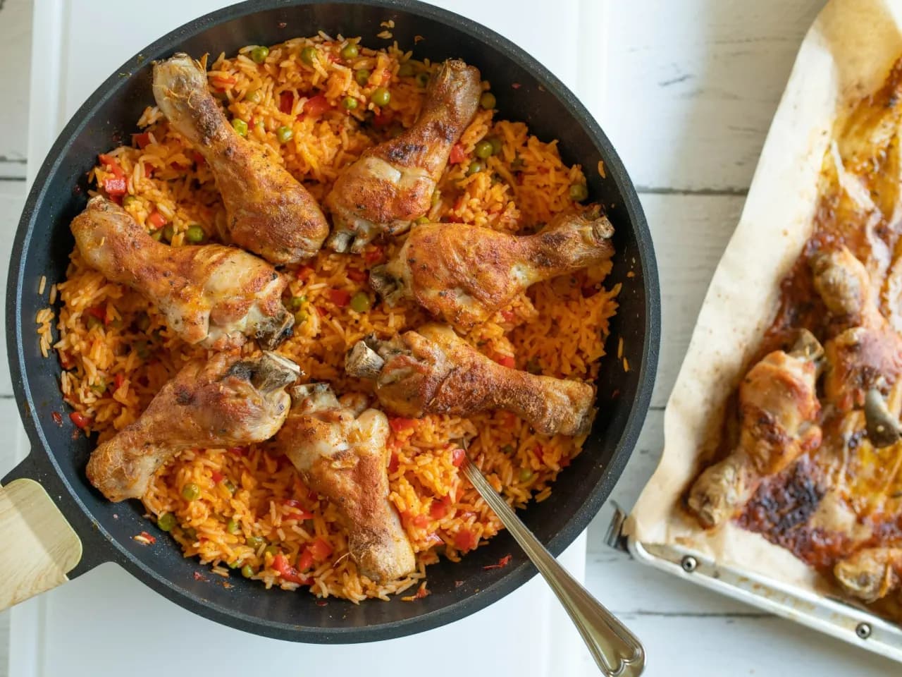 Soczyste pałki z kurczaka z ryżem w piekarniku na rodzinny obiad!