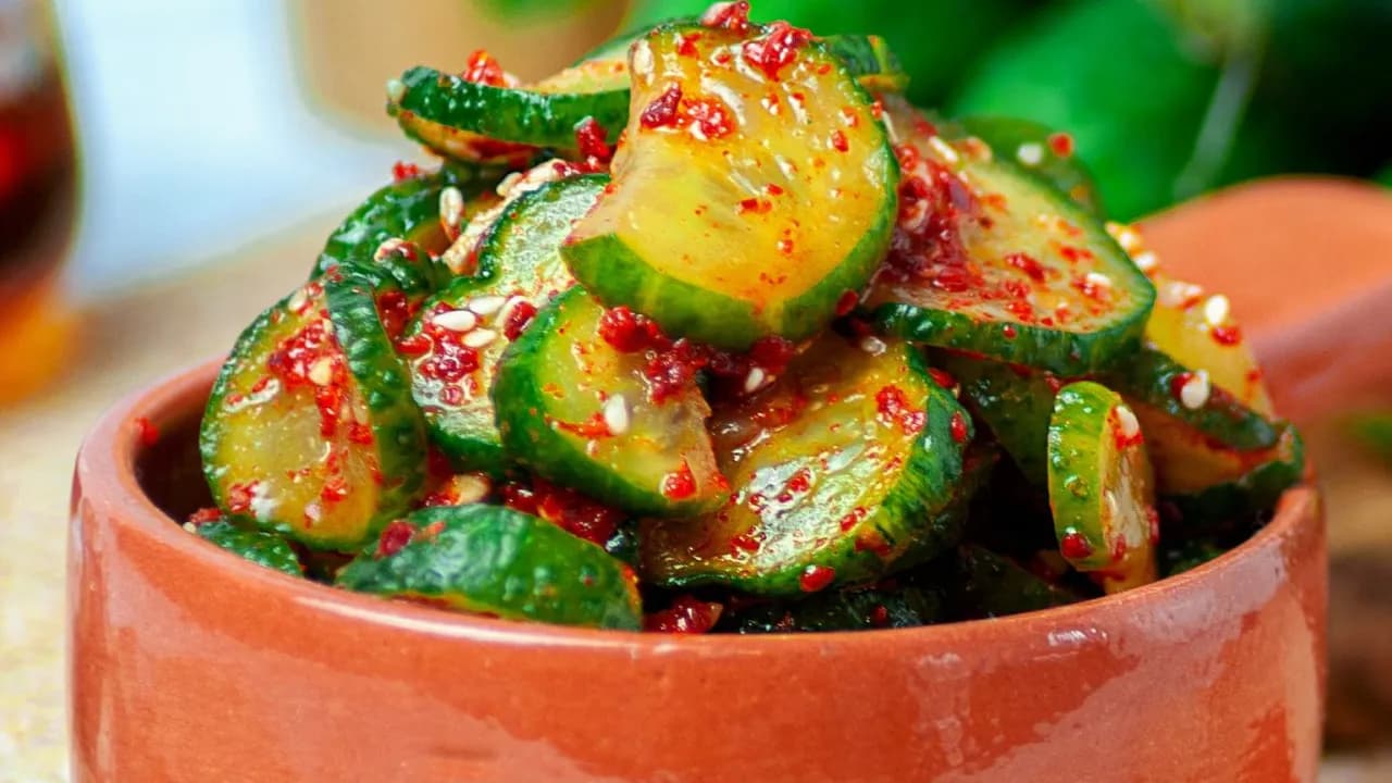 Przepis na ogórki konserwowe z chili, które są idealną przekąską!