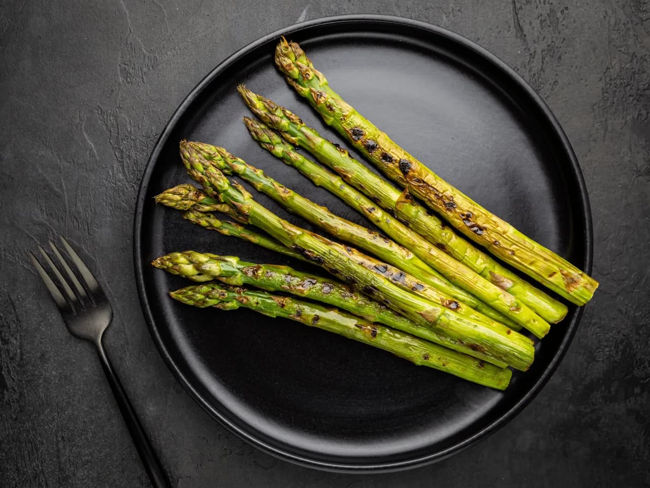 Idealne szparagi z grilla w folii – prosta metoda na pyszny smak